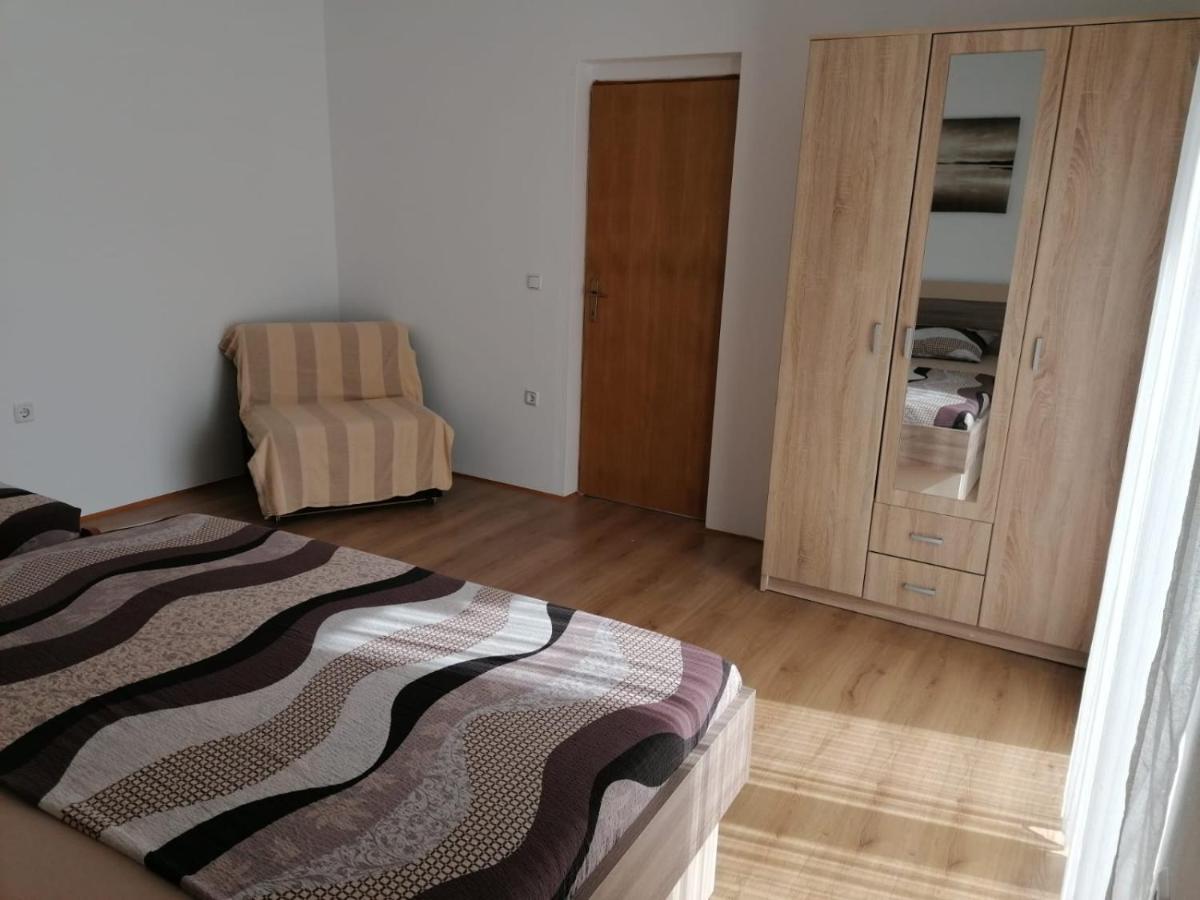 Apartment Niva Нин Екстериор снимка
