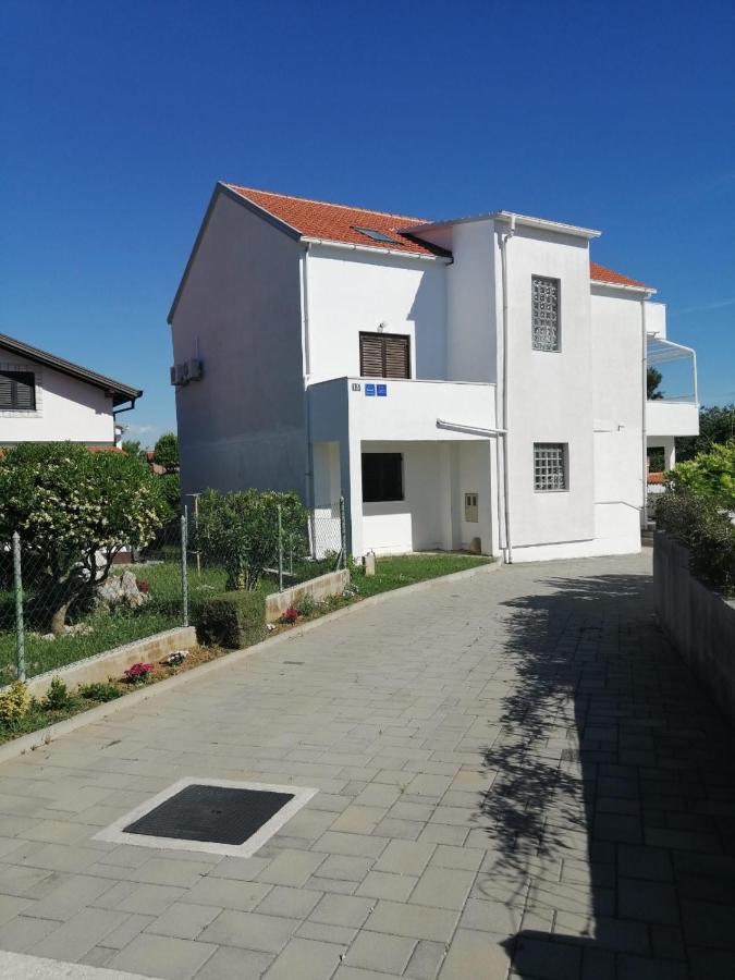 Apartment Niva Нин Екстериор снимка